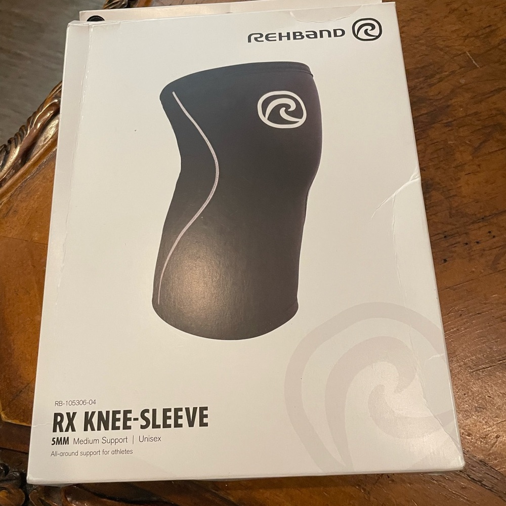 Black Knee Support - Picture 5 of 10